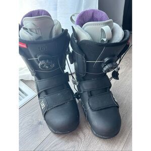 DC women’s snowboarding boots black and purple size 8 2012 Mora Boa 140 cm